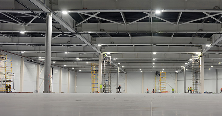 Verkocht aan investeerder USA; kantoor/hallen