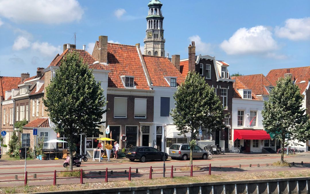 Een drietal verhuurde winkels verkocht in de historische binnenstad van Middelburg